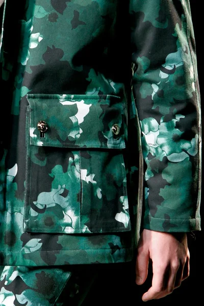 Look 50